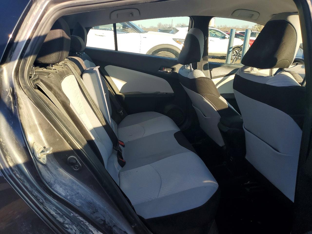 2018 TOYOTA PRIUS photo 19