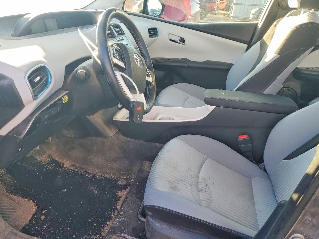 2018 TOYOTA PRIUS photo 13