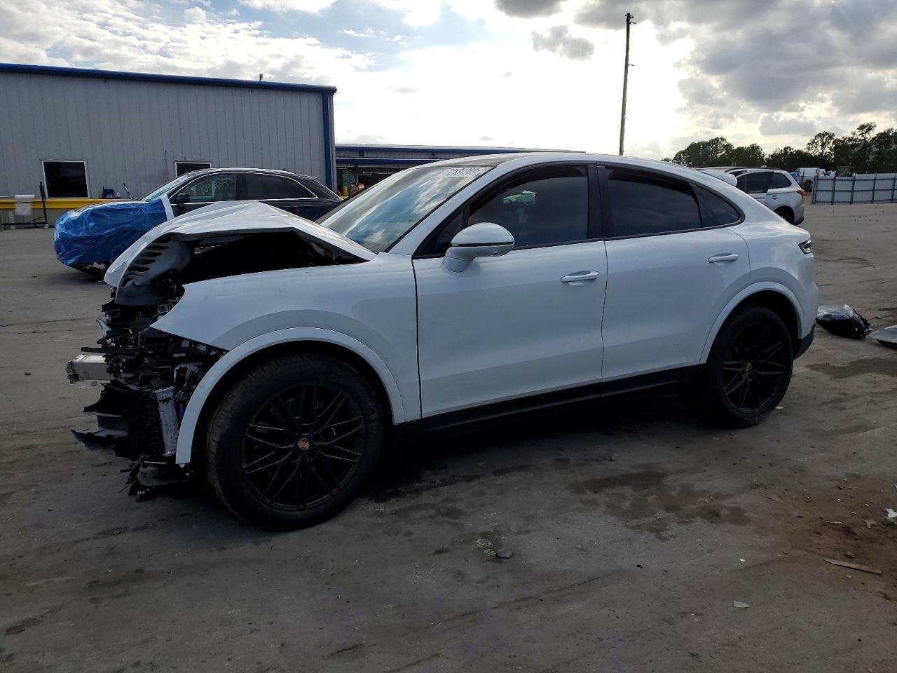 2025 PORSCHE CAYENNE