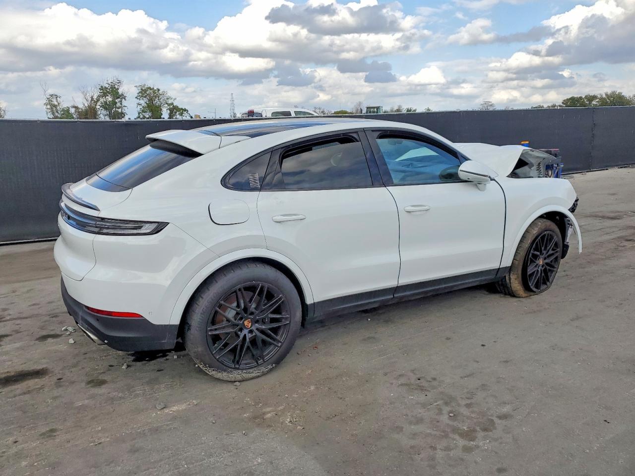 2025 PORSCHE CAYENNE COUPE photo 5