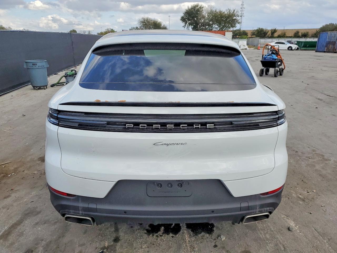2025 PORSCHE CAYENNE COUPE photo 11