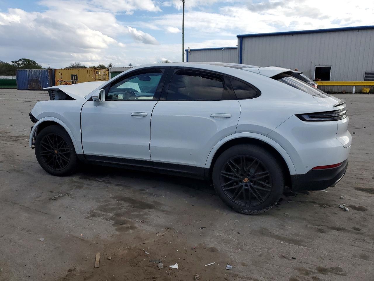 2025 PORSCHE CAYENNE COUPE photo 3