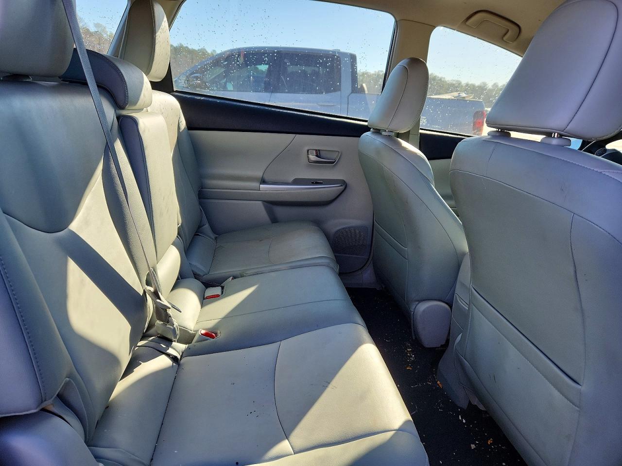 2012 TOYOTA PRIUS V photo 10