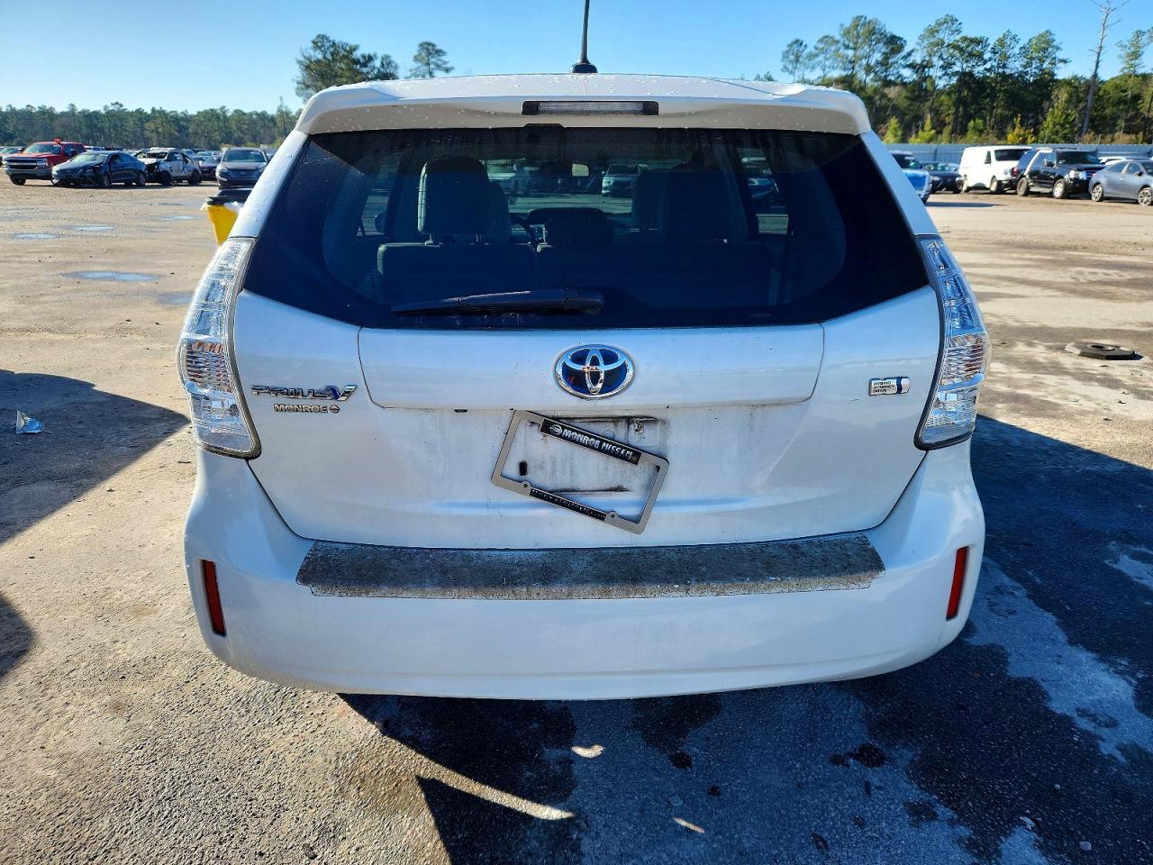 2012 TOYOTA PRIUS V photo 6
