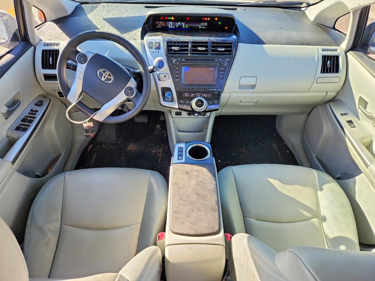 2012 TOYOTA PRIUS V photo 8