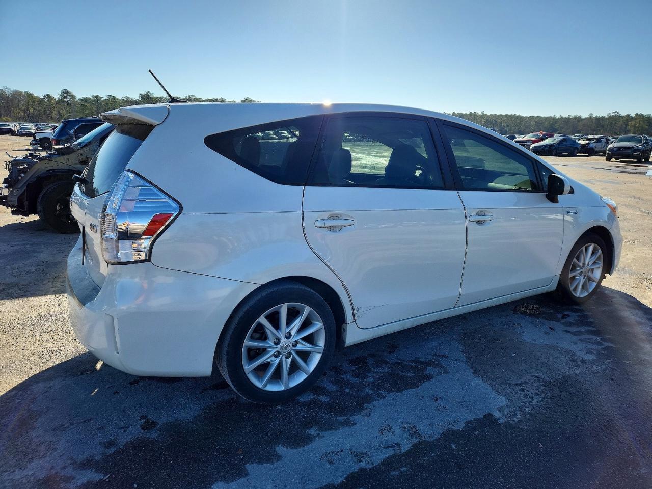 2012 TOYOTA PRIUS V photo 3