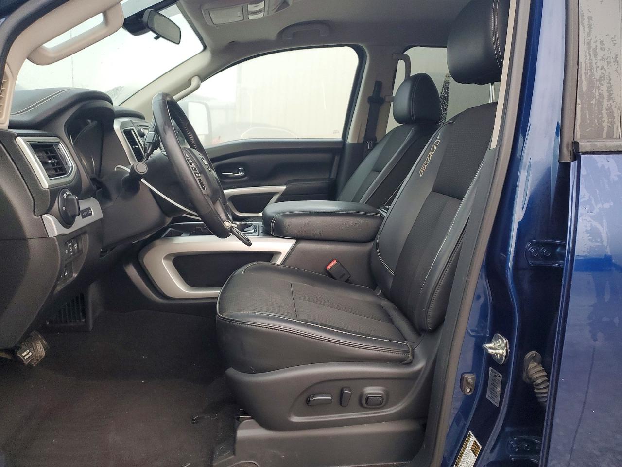 2017 NISSAN TITAN XD SL photo 19