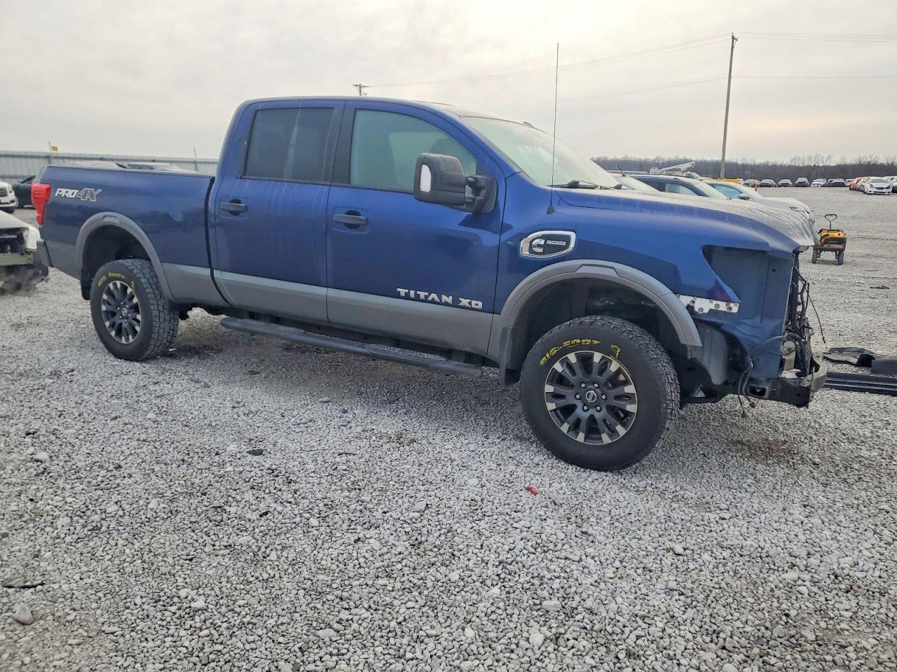 2017 NISSAN TITAN XD SL photo 10