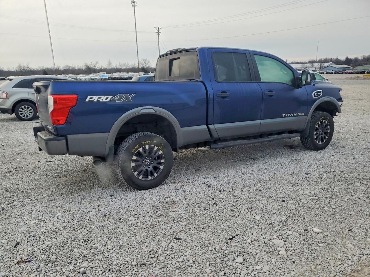 2017 NISSAN TITAN XD SL photo 7