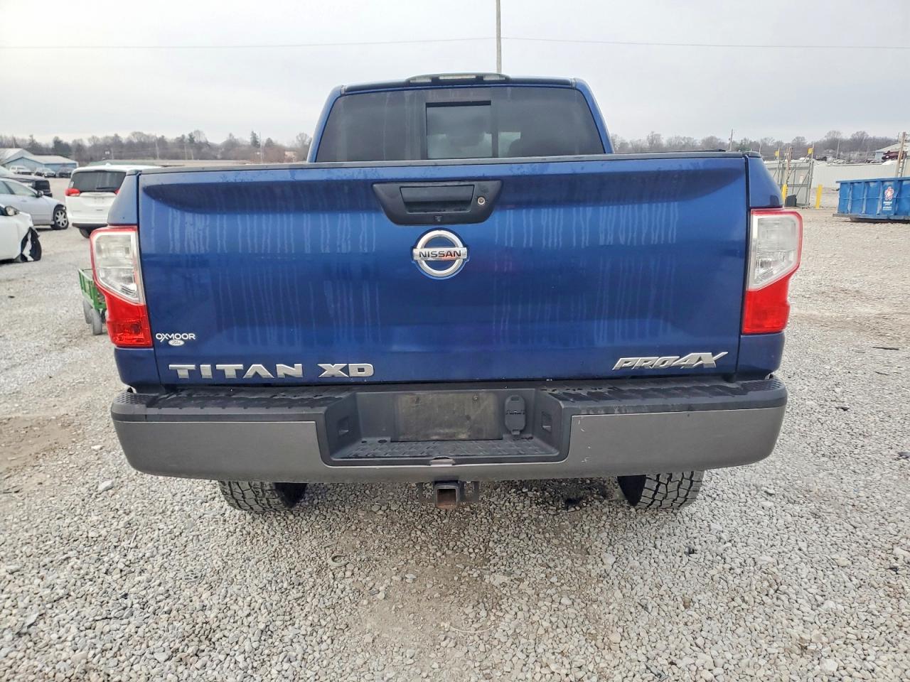 2017 NISSAN TITAN XD SL photo 16