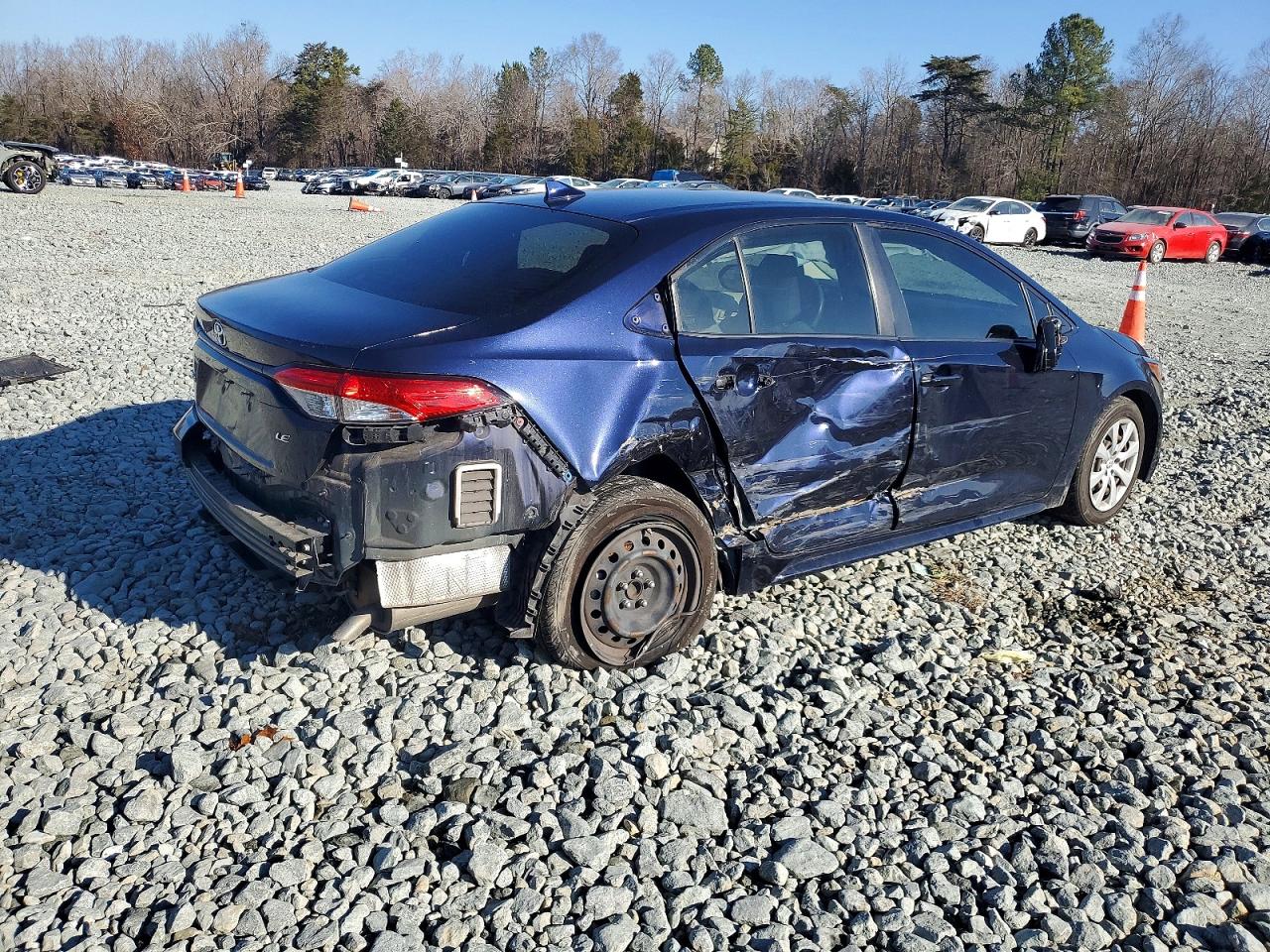 2021 TOYOTA COROLLA LE photo 3