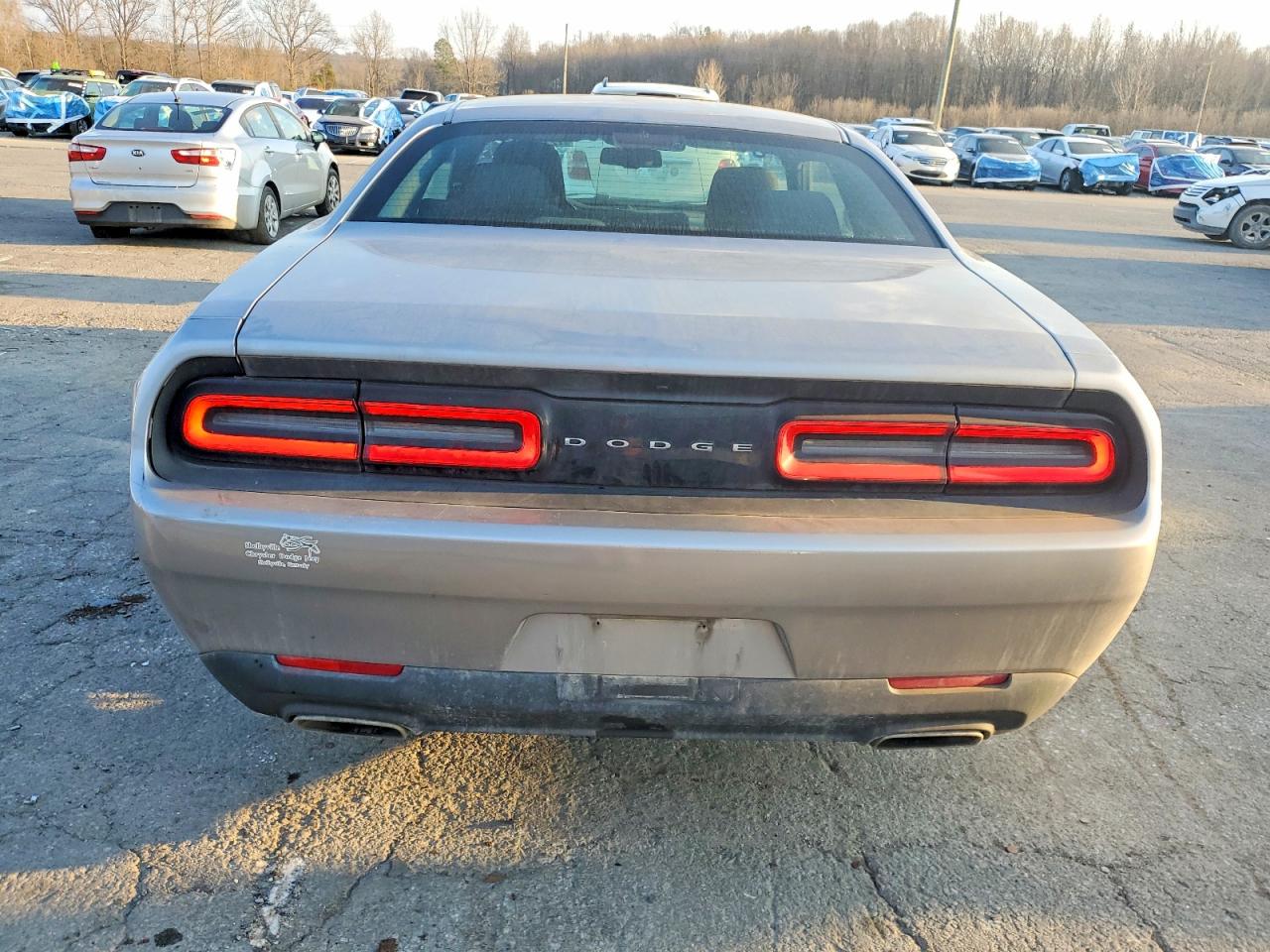 2016 DODGE CHALLENGER SXT photo 6