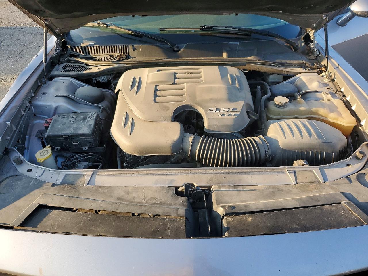 2016 DODGE CHALLENGER SXT photo 11