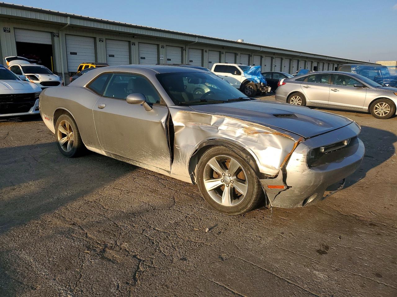 2016 DODGE CHALLENGER SXT photo 4