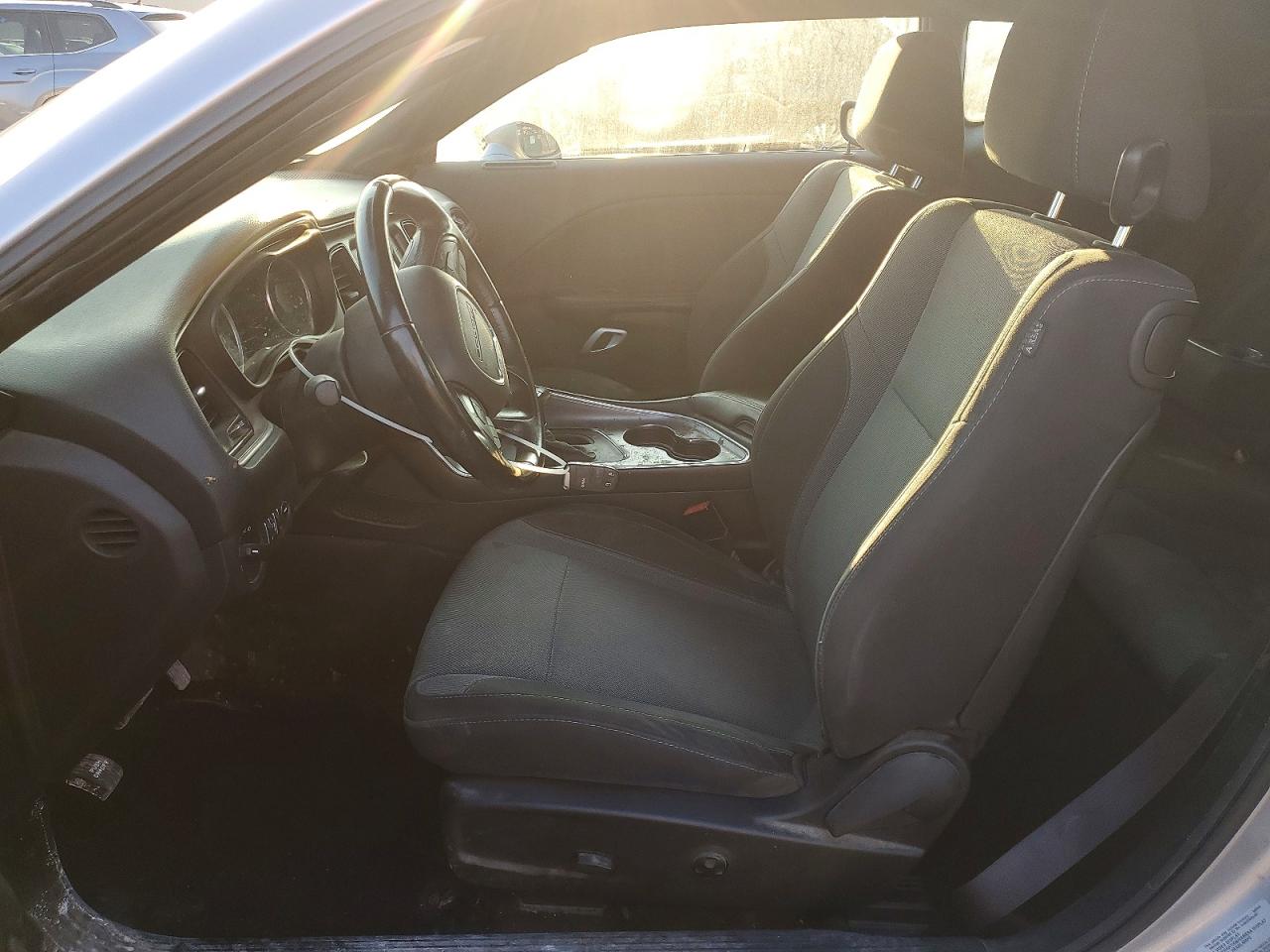 2016 DODGE CHALLENGER SXT photo 7