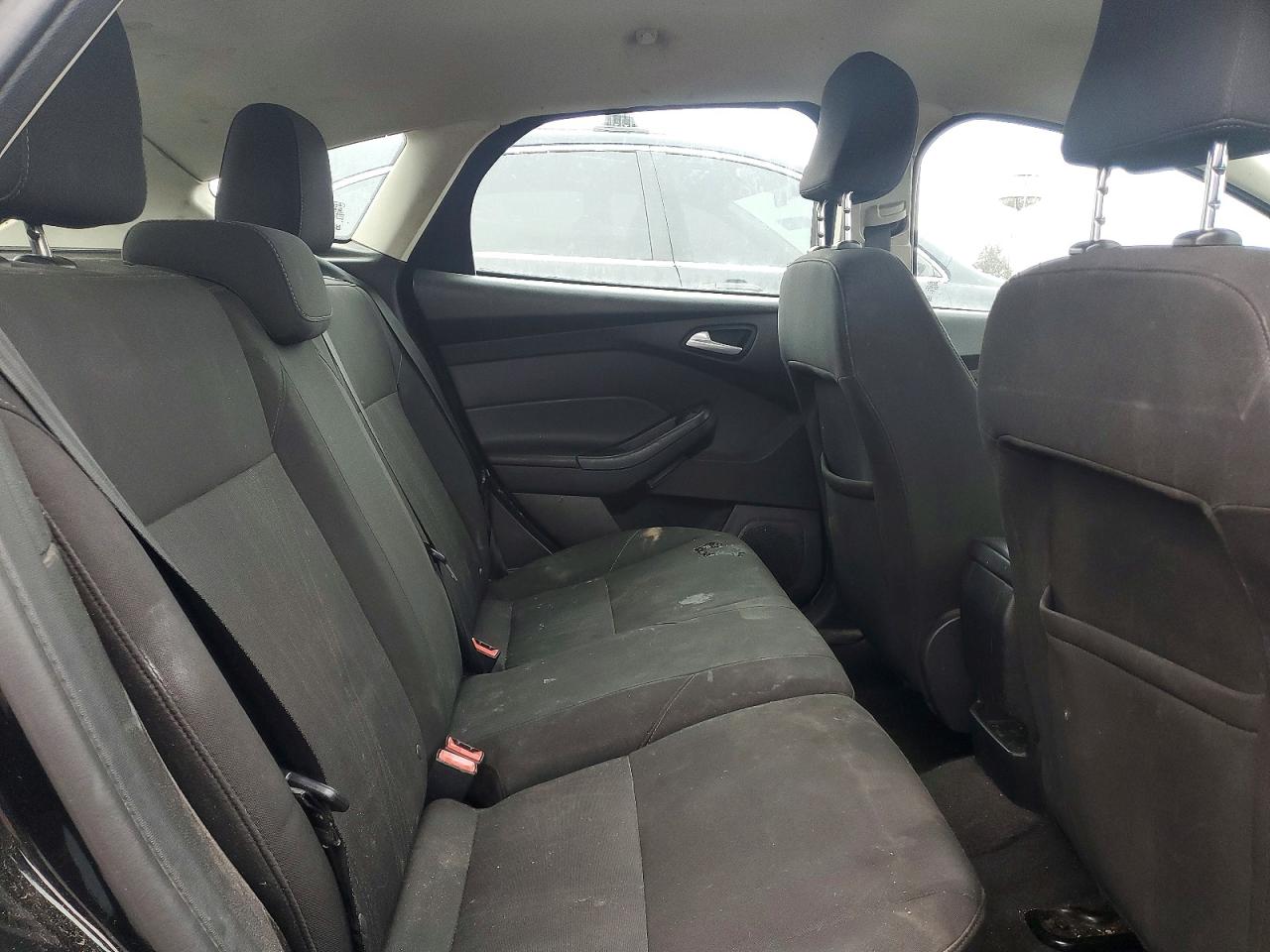 2015 FORD FOCUS SE photo 28