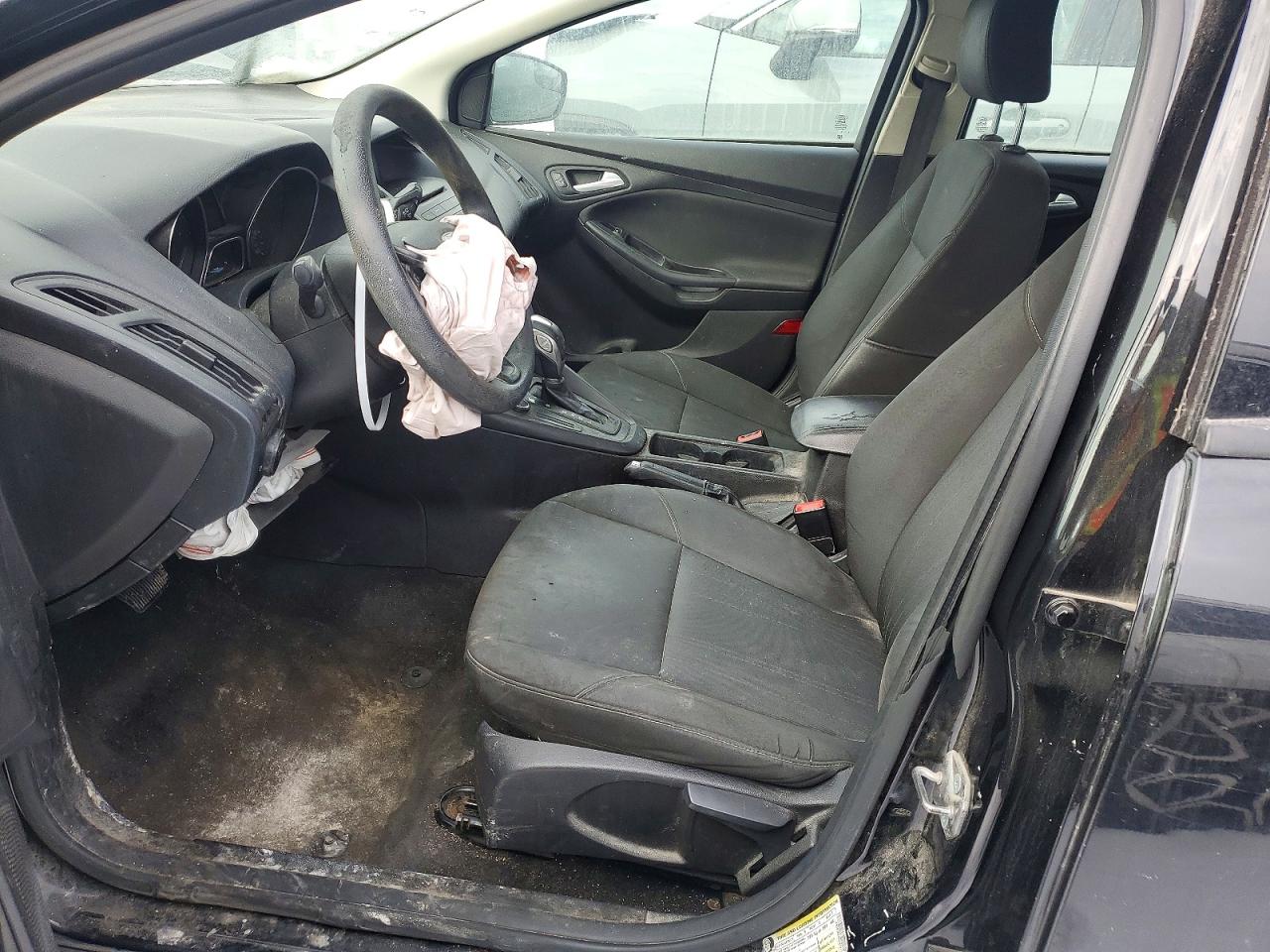 2015 FORD FOCUS SE photo 19