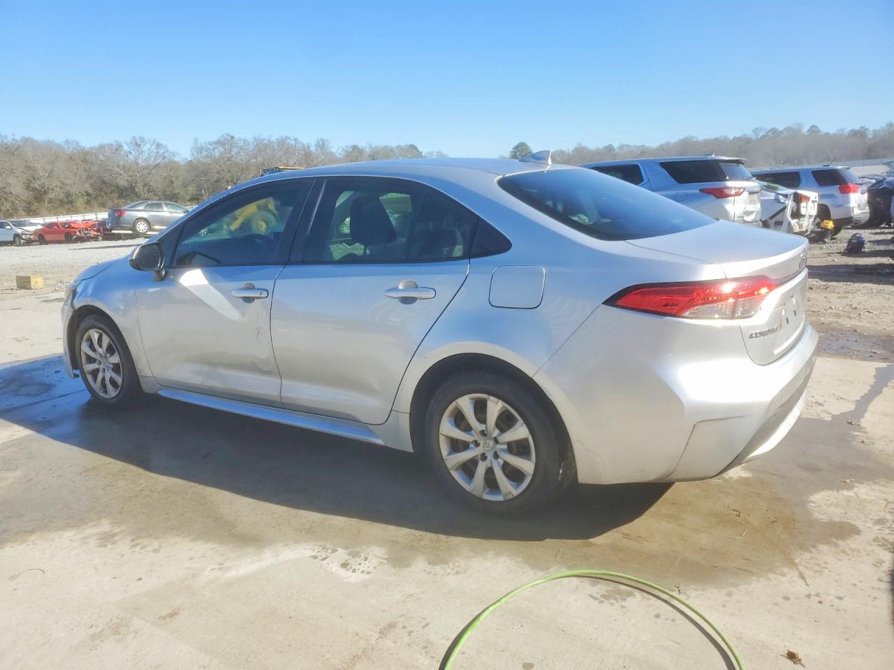 2020 TOYOTA COROLLA LE photo 2