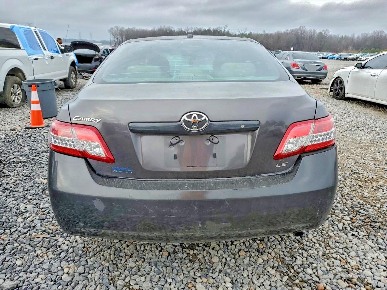 2011 TOYOTA CAMRY LE photo 16