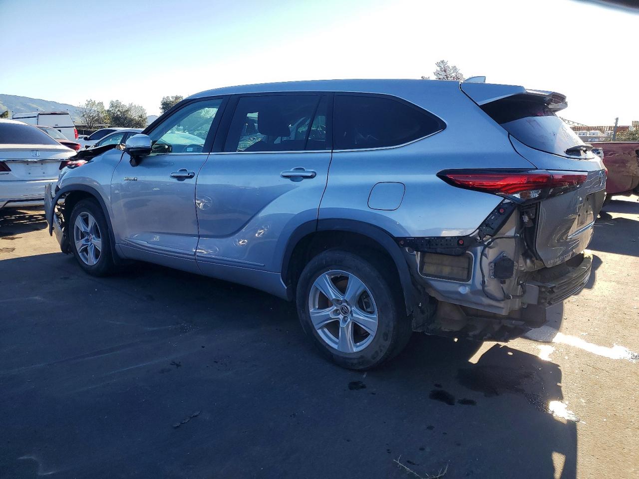 2020 TOYOTA HIGHLANDER HYBRID LE photo 2