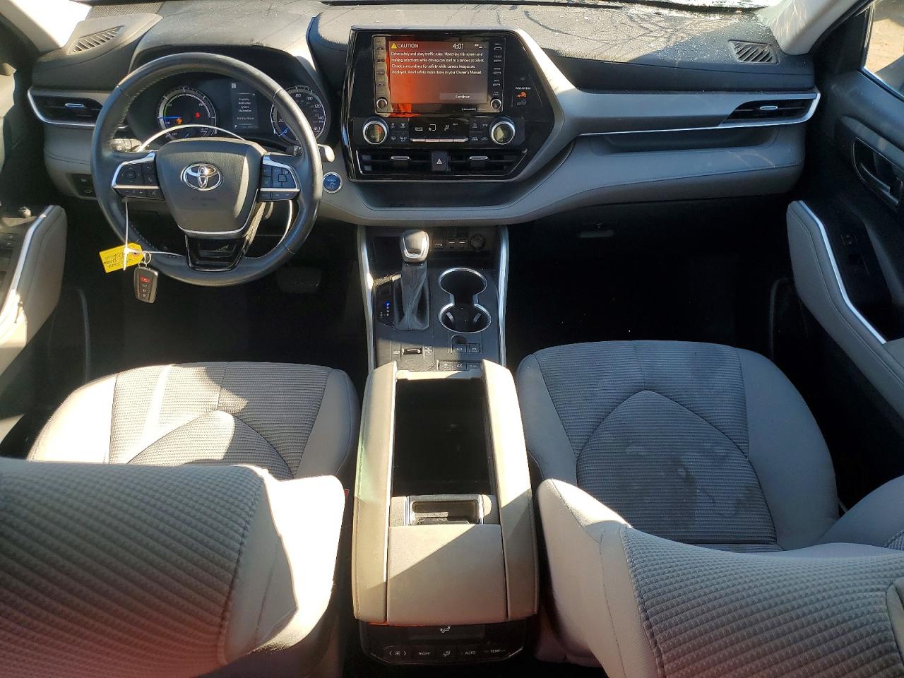 2020 TOYOTA HIGHLANDER HYBRID LE photo 8