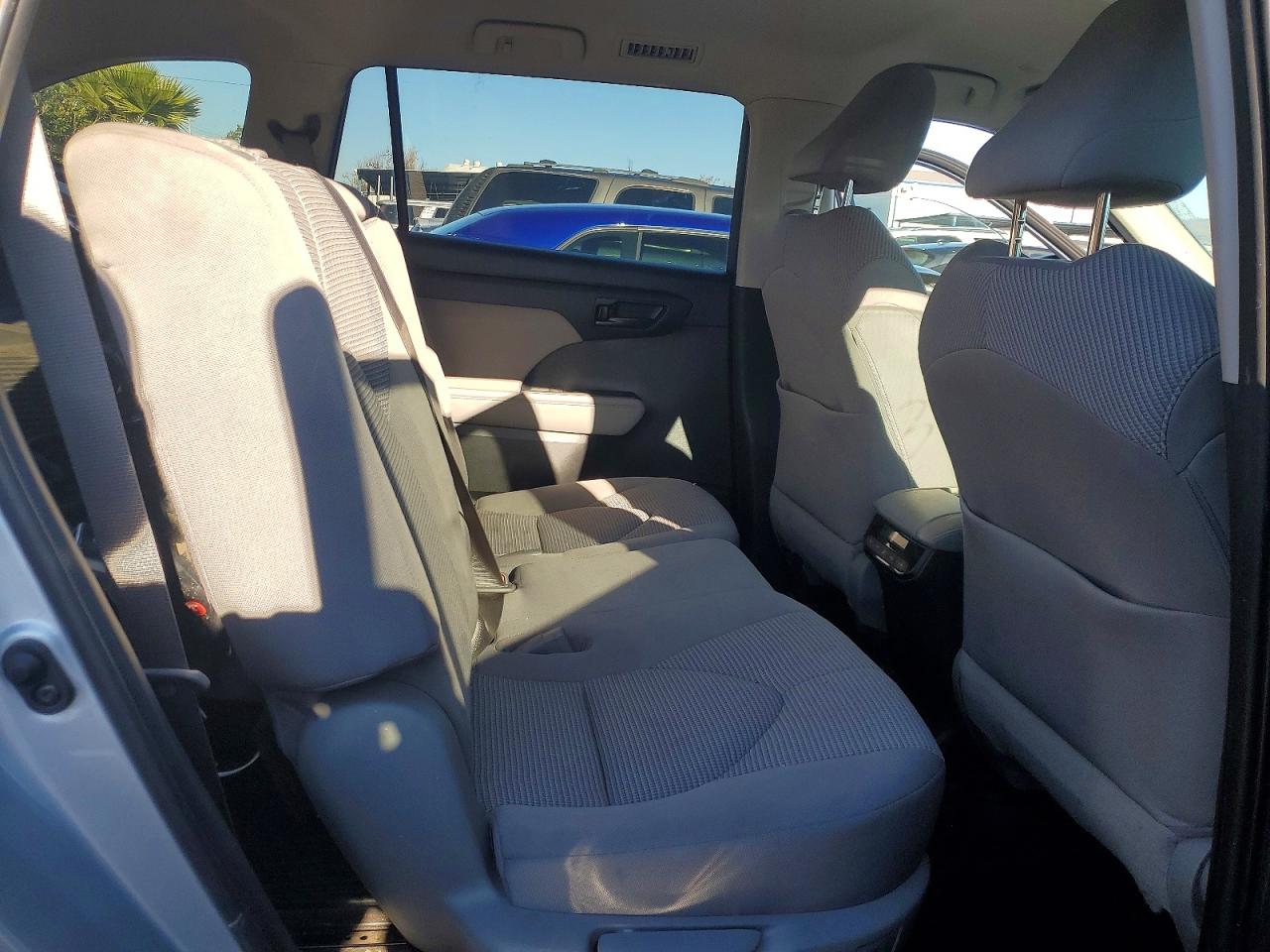 2020 TOYOTA HIGHLANDER HYBRID LE photo 11