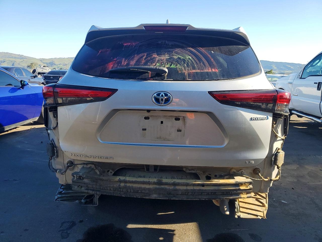 2020 TOYOTA HIGHLANDER HYBRID LE photo 6