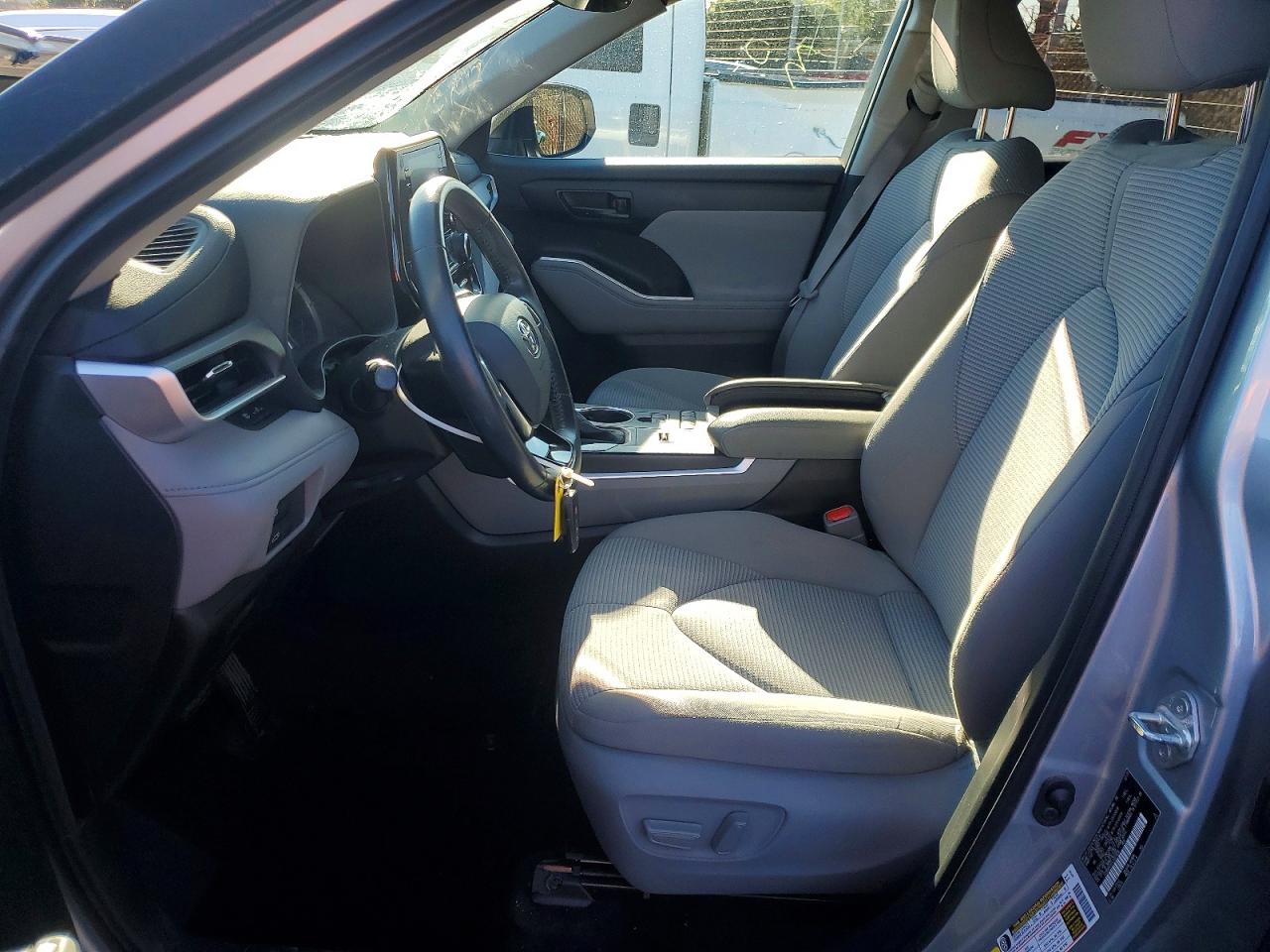 2020 TOYOTA HIGHLANDER HYBRID LE photo 7