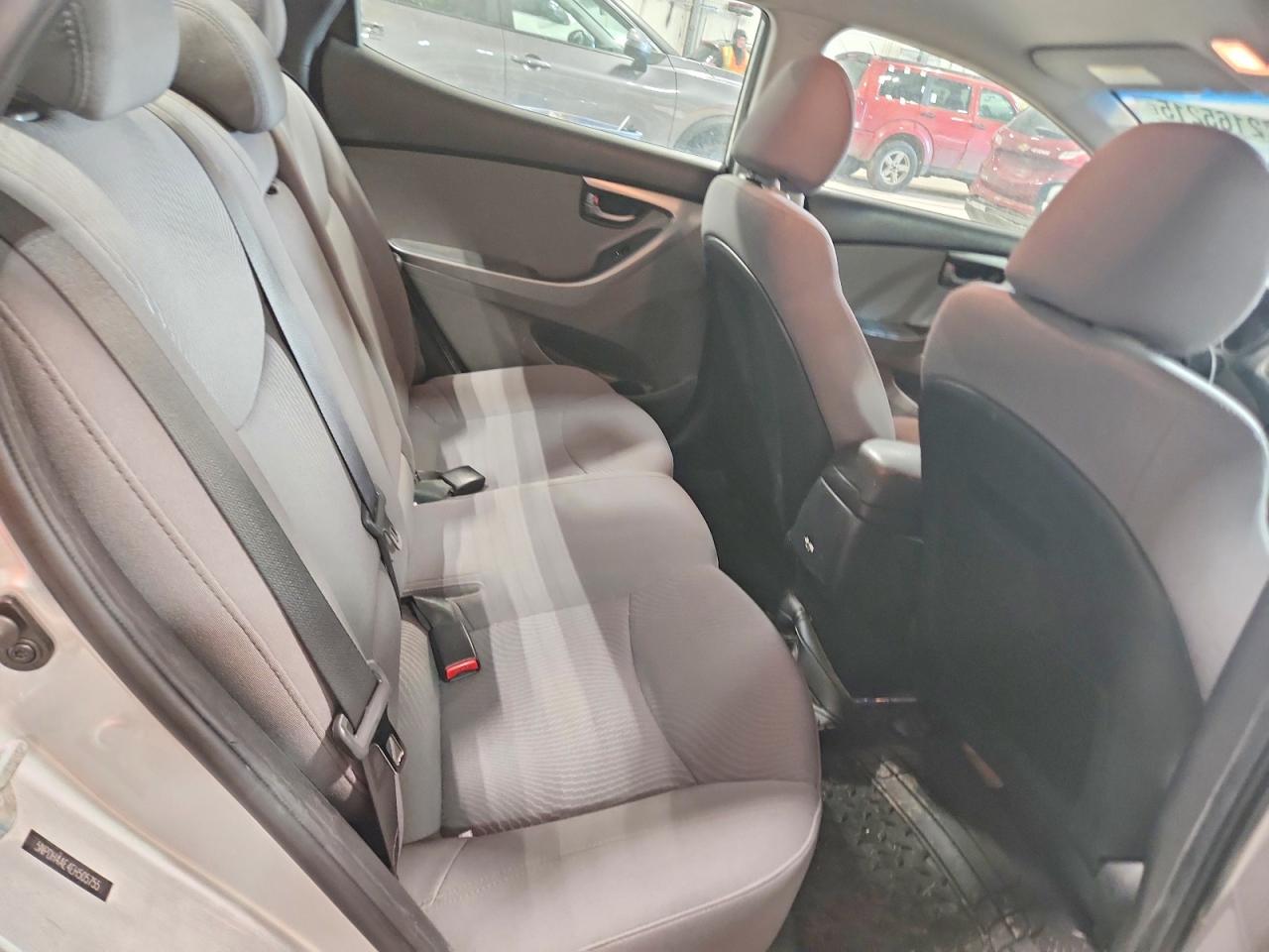 2014 HYUNDAI ELANTRA SE photo 19