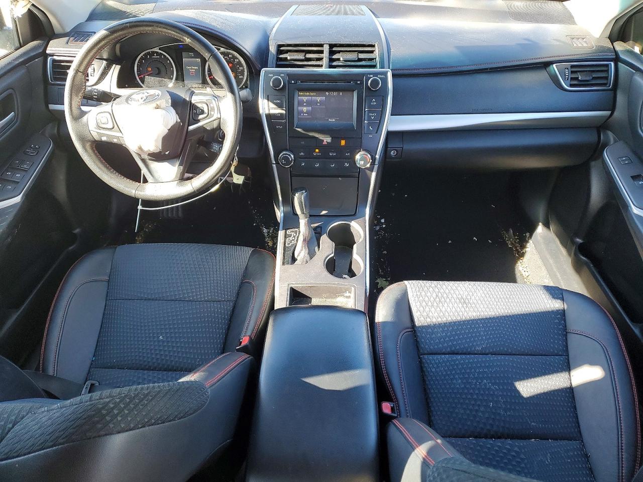 2015 TOYOTA CAMRY SE photo 8