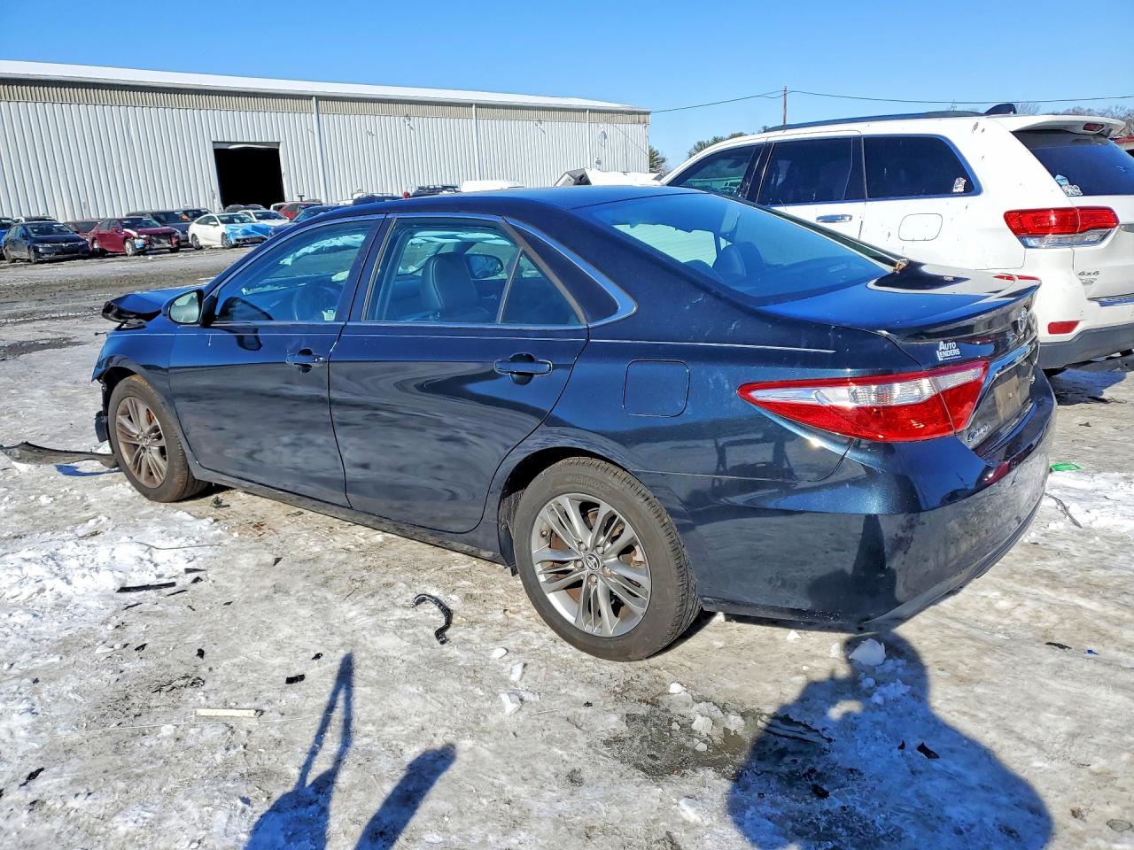 2015 TOYOTA CAMRY SE photo 2