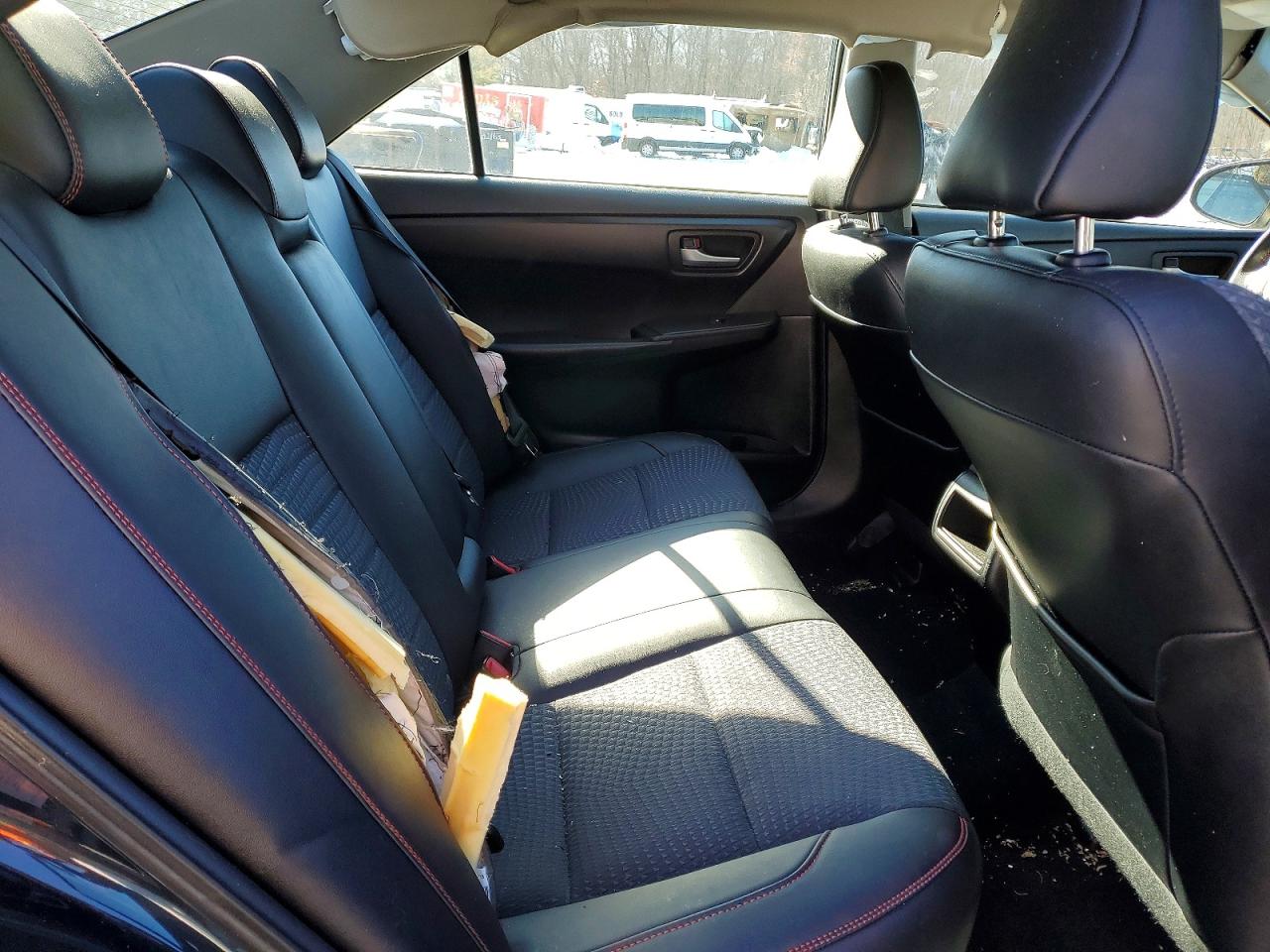 2015 TOYOTA CAMRY SE photo 10
