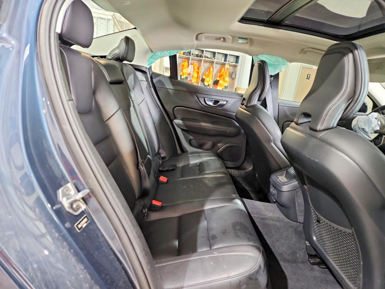 2022 VOLVO S60 B5 MOMENTUM photo 19