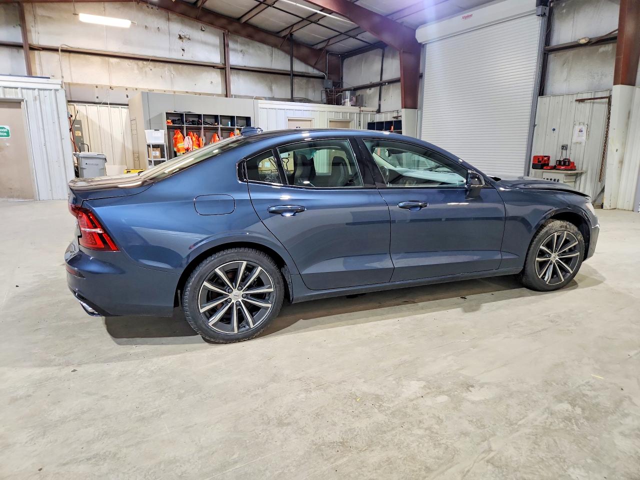 2022 VOLVO S60 B5 MOMENTUM photo 5