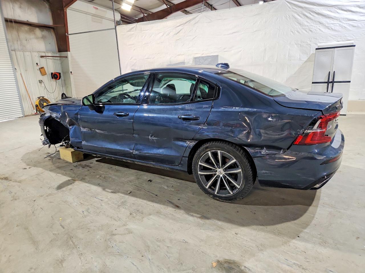 2022 VOLVO S60 B5 MOMENTUM photo 3