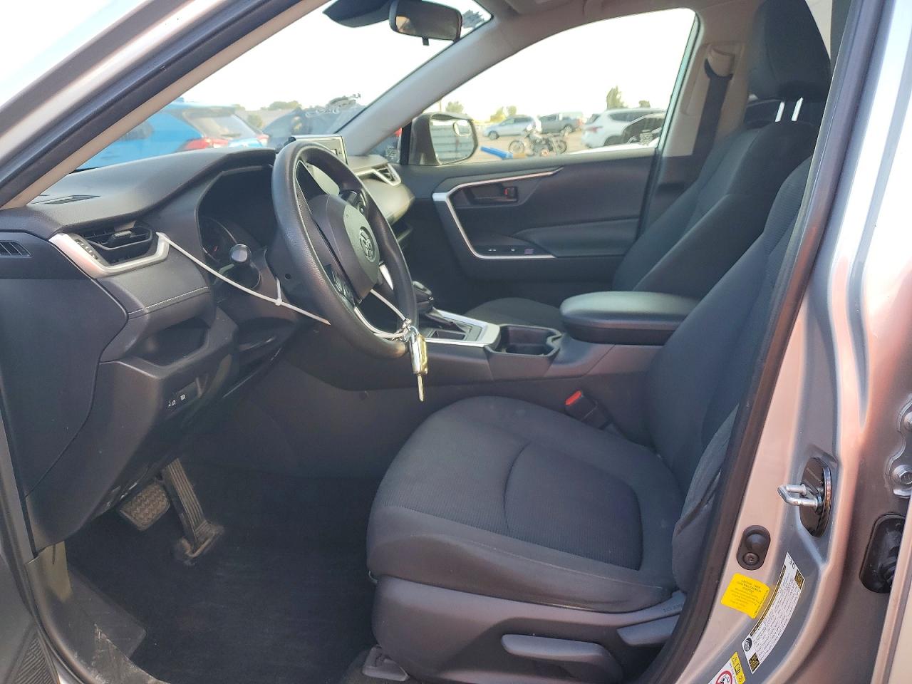 2019 TOYOTA RAV4 LE photo 19