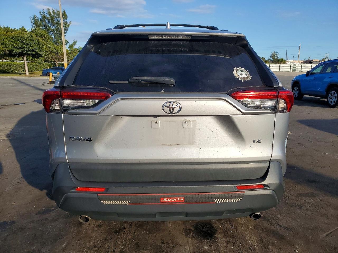 2019 TOYOTA RAV4 LE photo 16