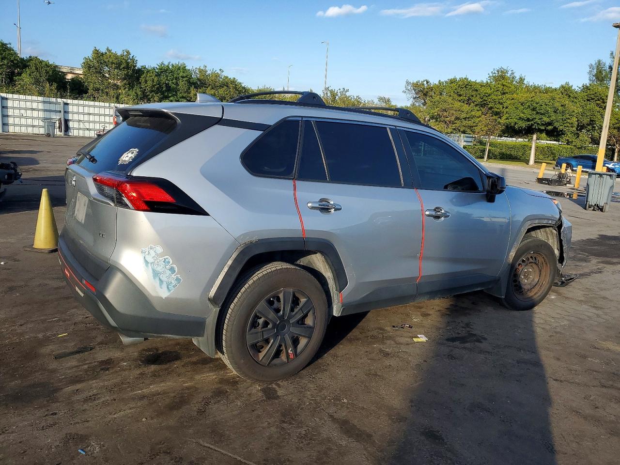 2019 TOYOTA RAV4 LE photo 7