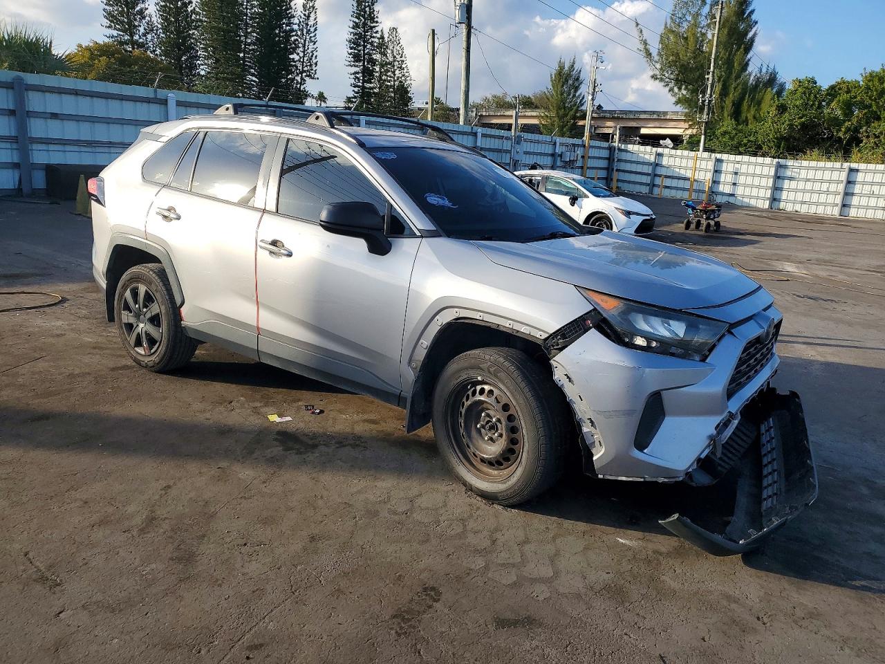 2019 TOYOTA RAV4 LE photo 10