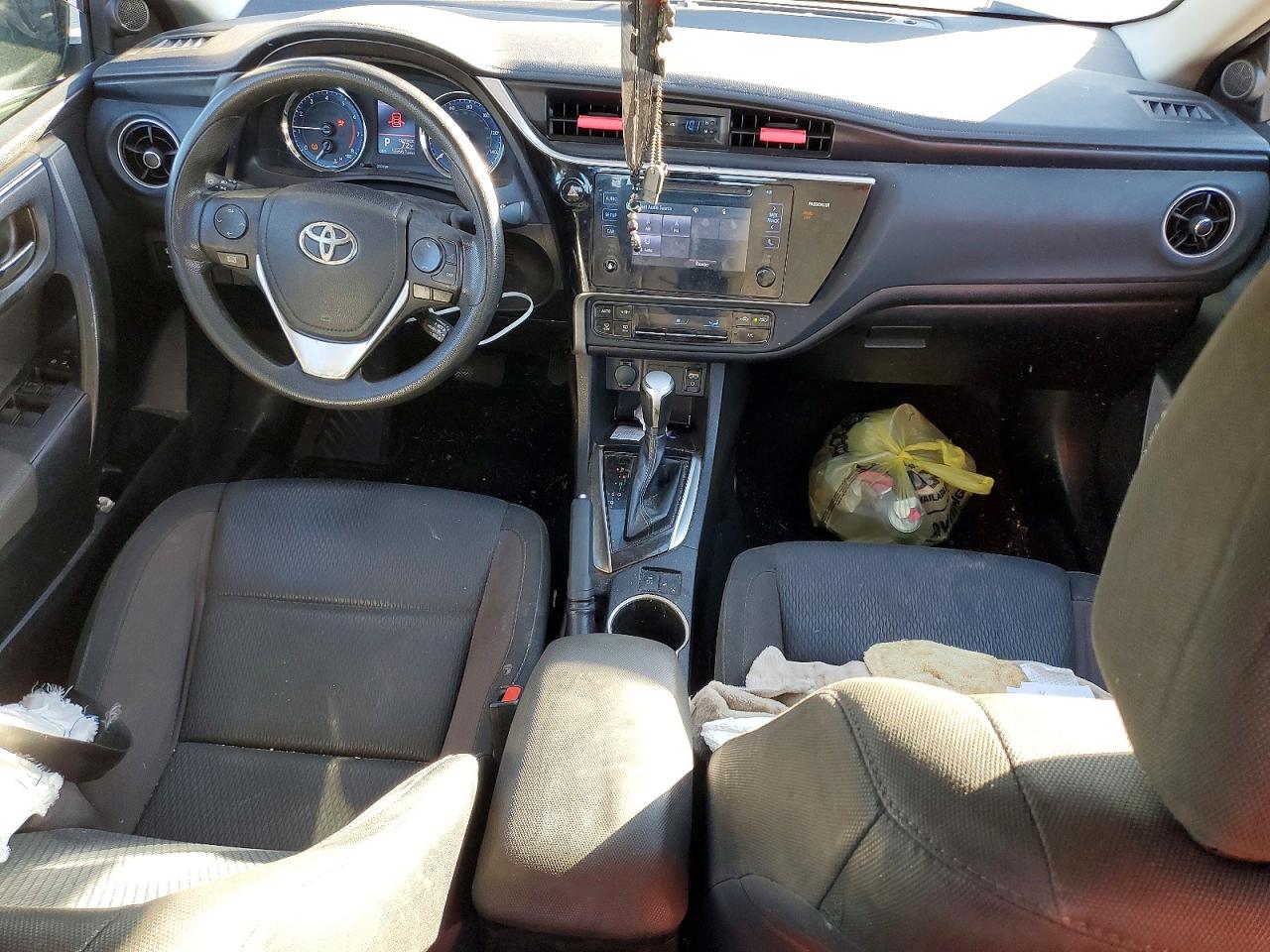 2017 TOYOTA COROLLA L photo 8