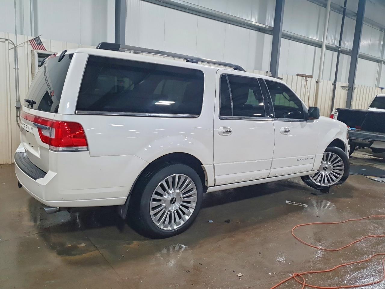 2017 LINCOLN NAVIGATOR L SELECT photo 5