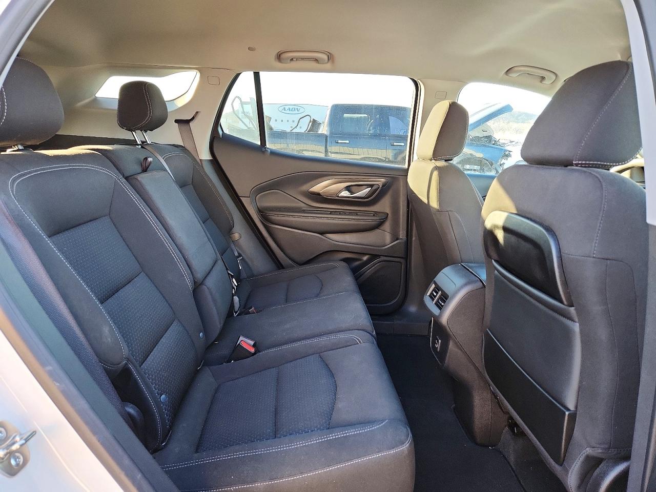 2024 GMC TERRAIN SLE photo 11