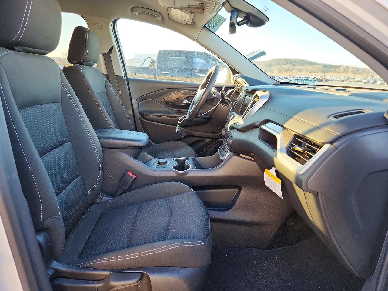 2024 GMC TERRAIN SLE photo 9