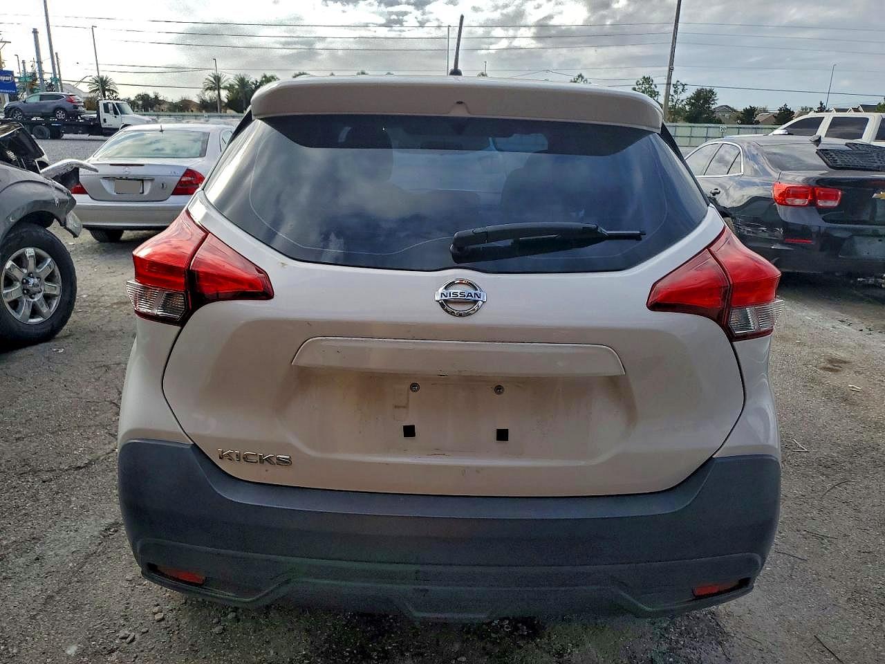 2019 NISSAN KICKS S photo 11