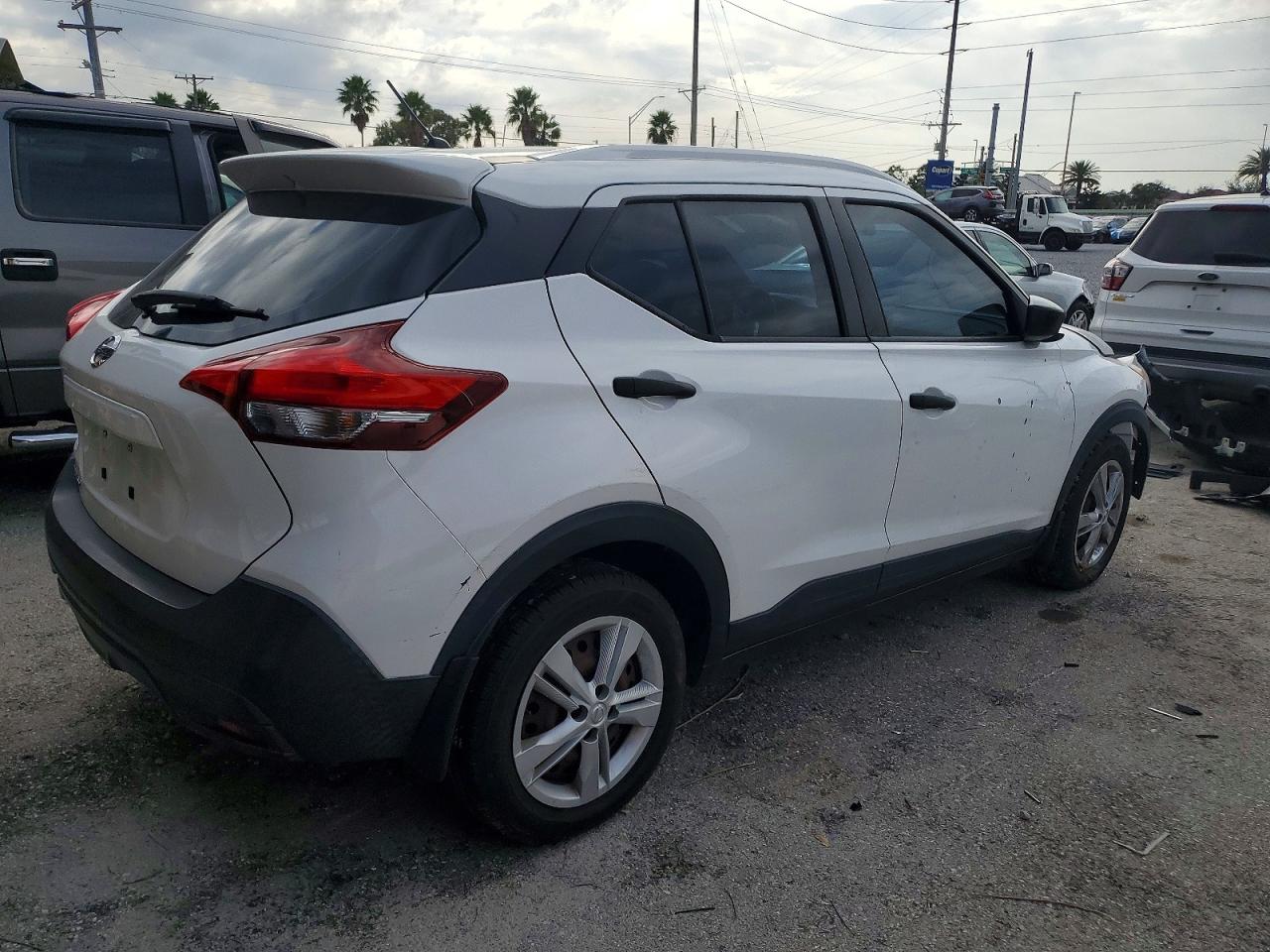 2019 NISSAN KICKS S photo 5
