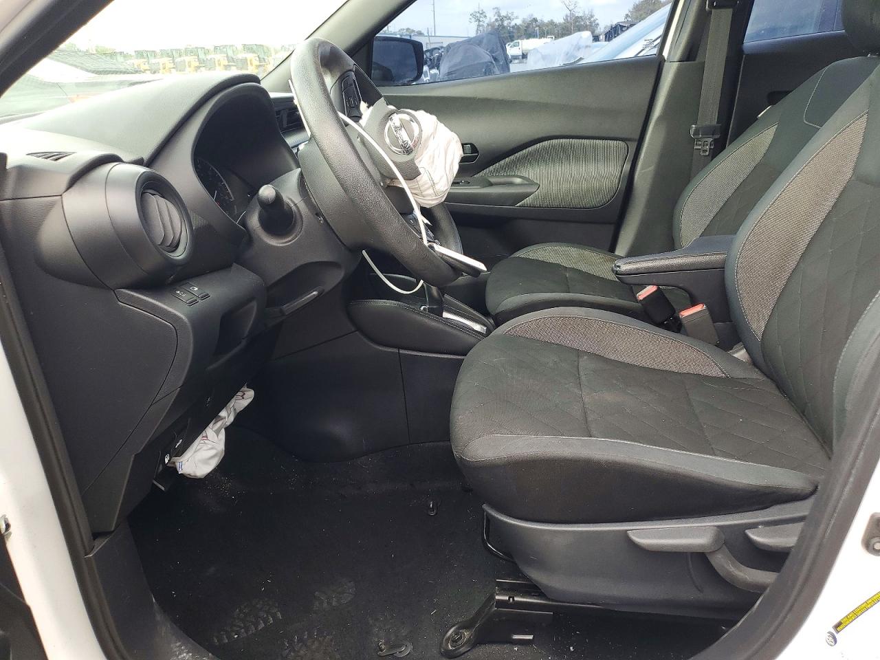 2019 NISSAN KICKS S photo 13