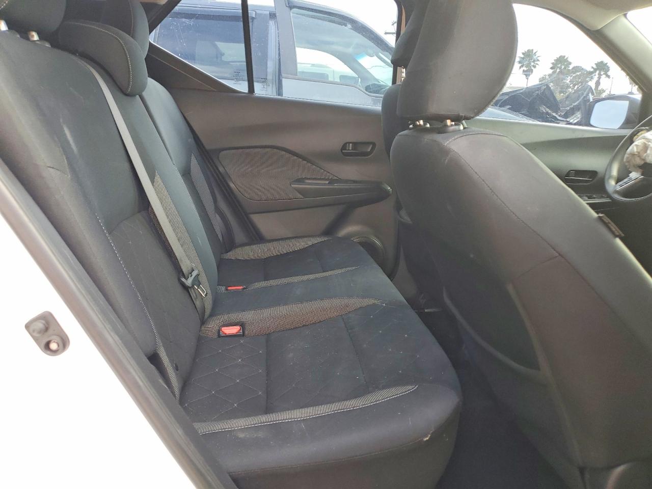 2019 NISSAN KICKS S photo 21