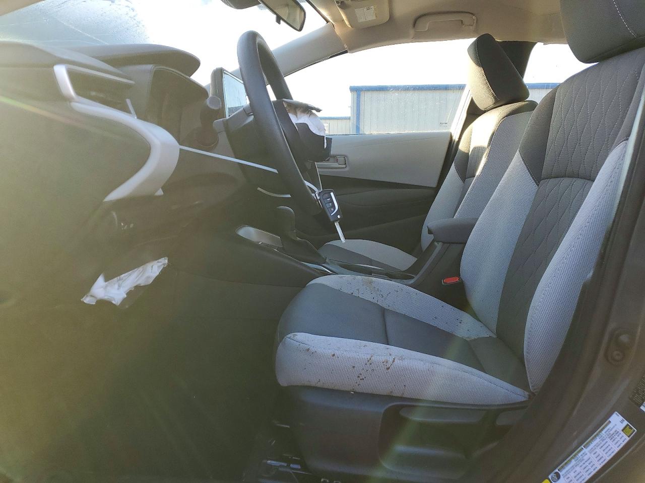 2025 TOYOTA COROLLA LE photo 13