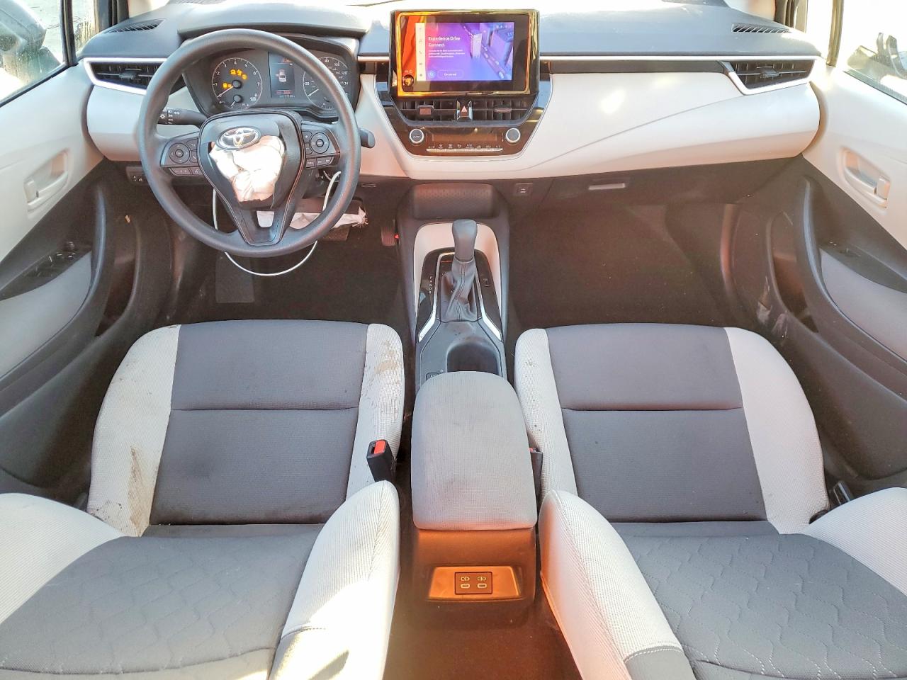 2025 TOYOTA COROLLA LE photo 15