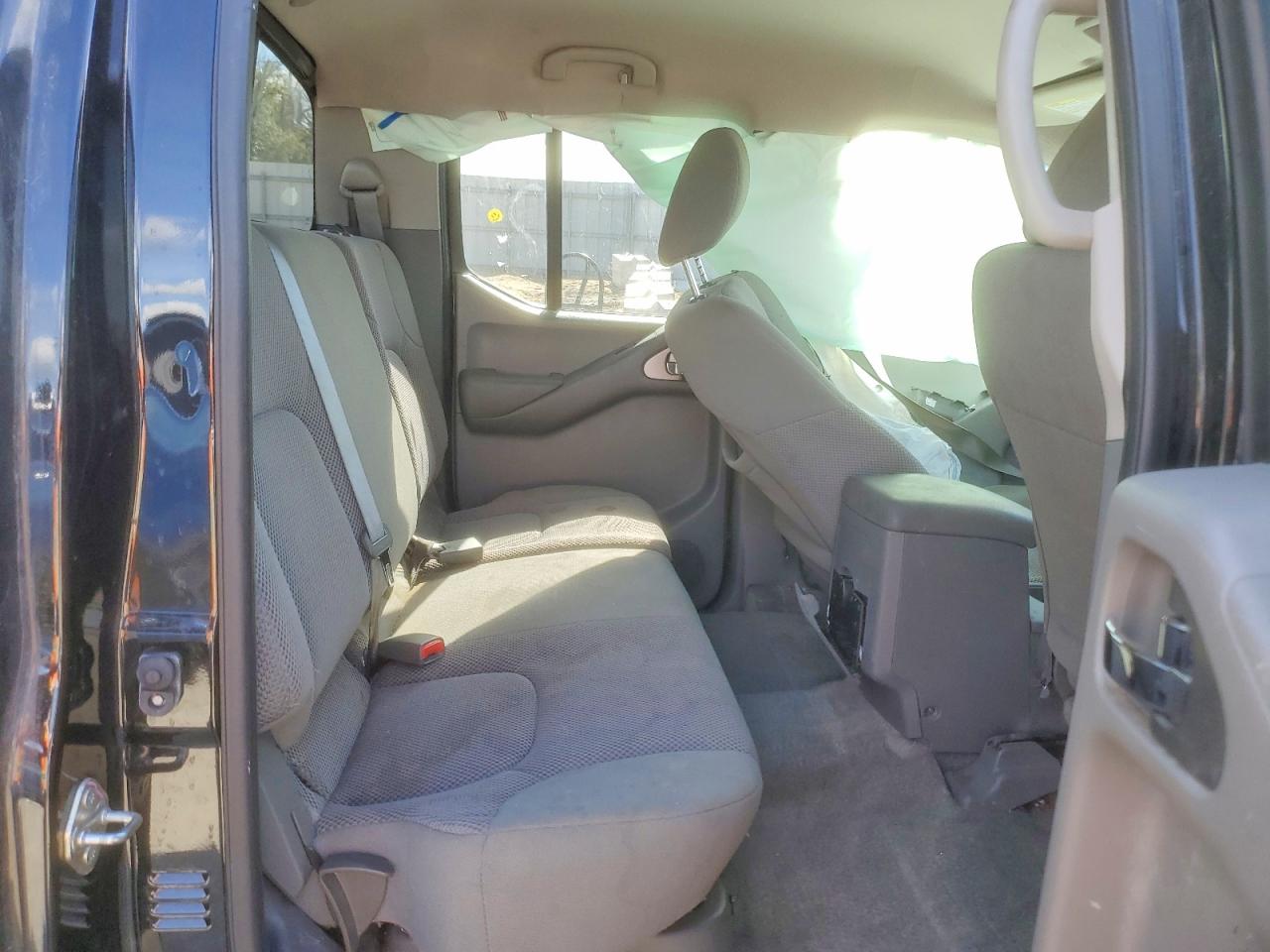 2018 NISSAN FRONTIER SV photo 19